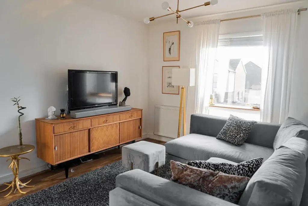 29 Choose the Right Sofa Size for a Small Living Room