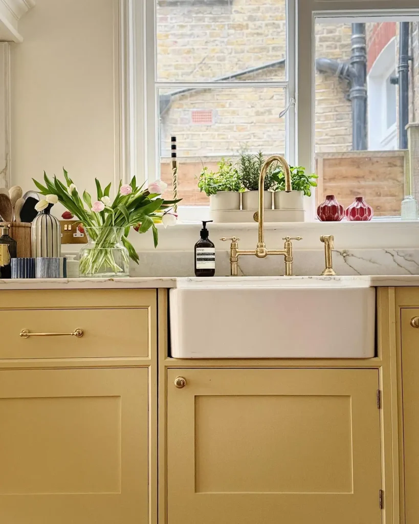 6. Choose a Victorian Farmhouse Apron Sink