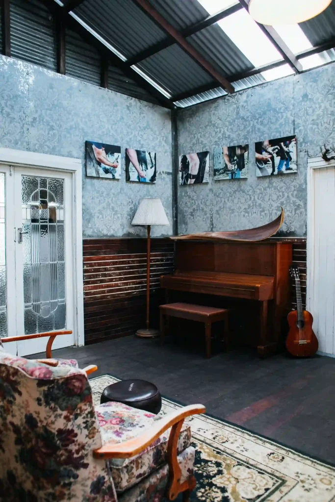 1 The Classic Cozy Reading Nook optimized